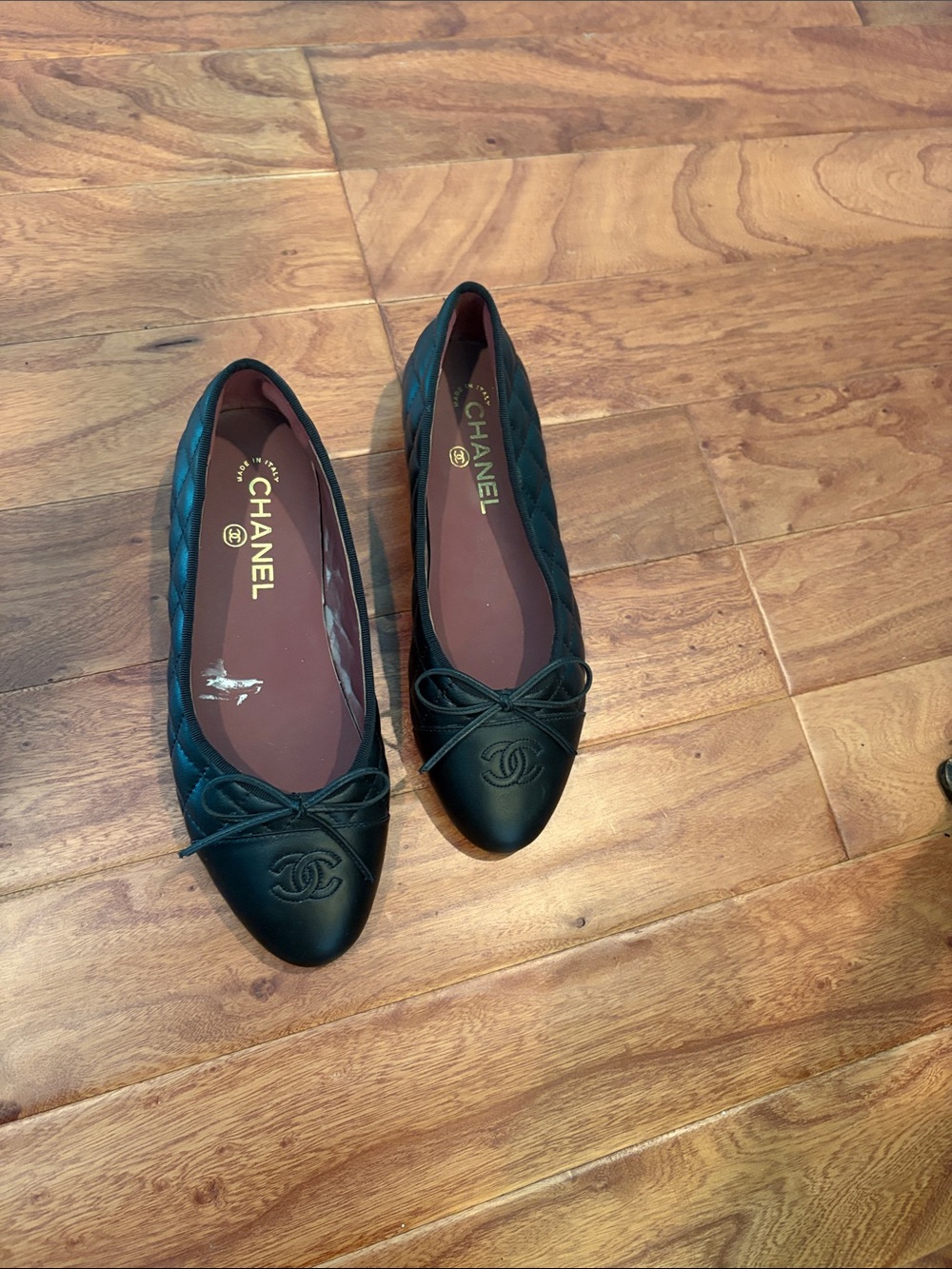 Non Signe Chanel CC Classic Black Padded Padded Flats G31318